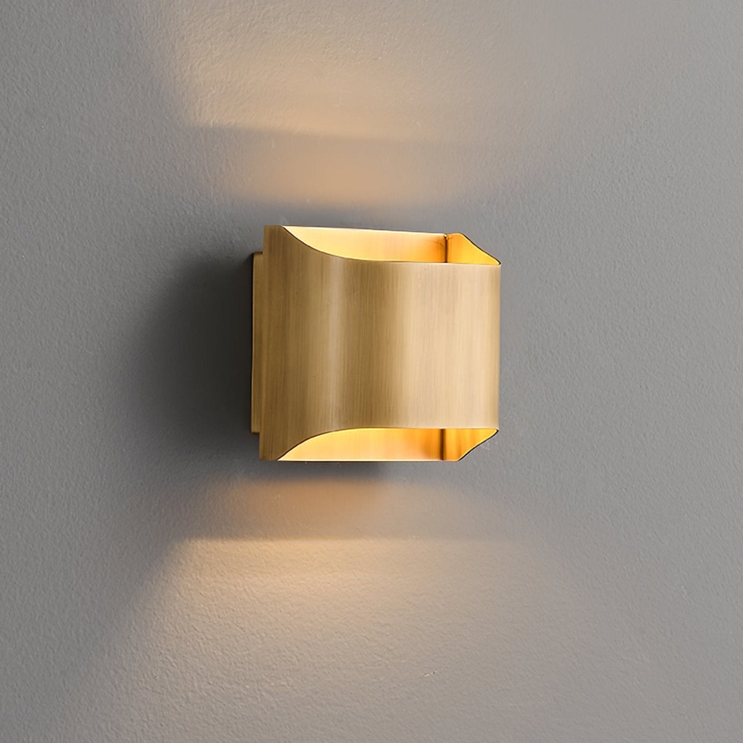 Hardy Applique Murale d'Art Nordic en Laiton - Neutralighting