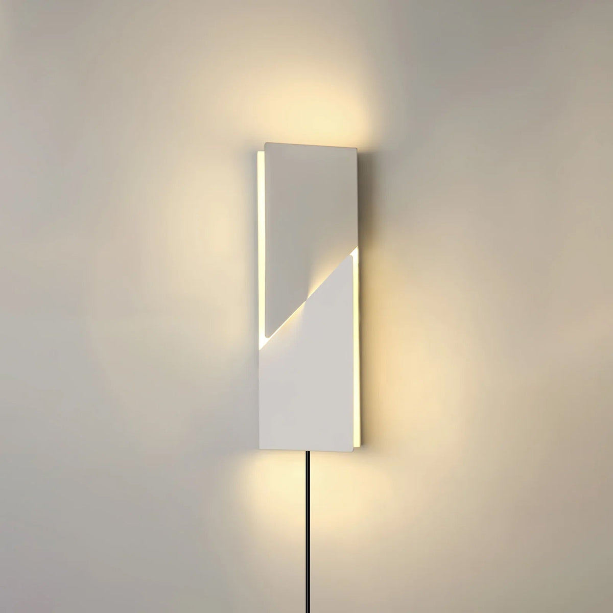 Arthaen Shadows Grand Sconce Wall lamp - Neutralighting