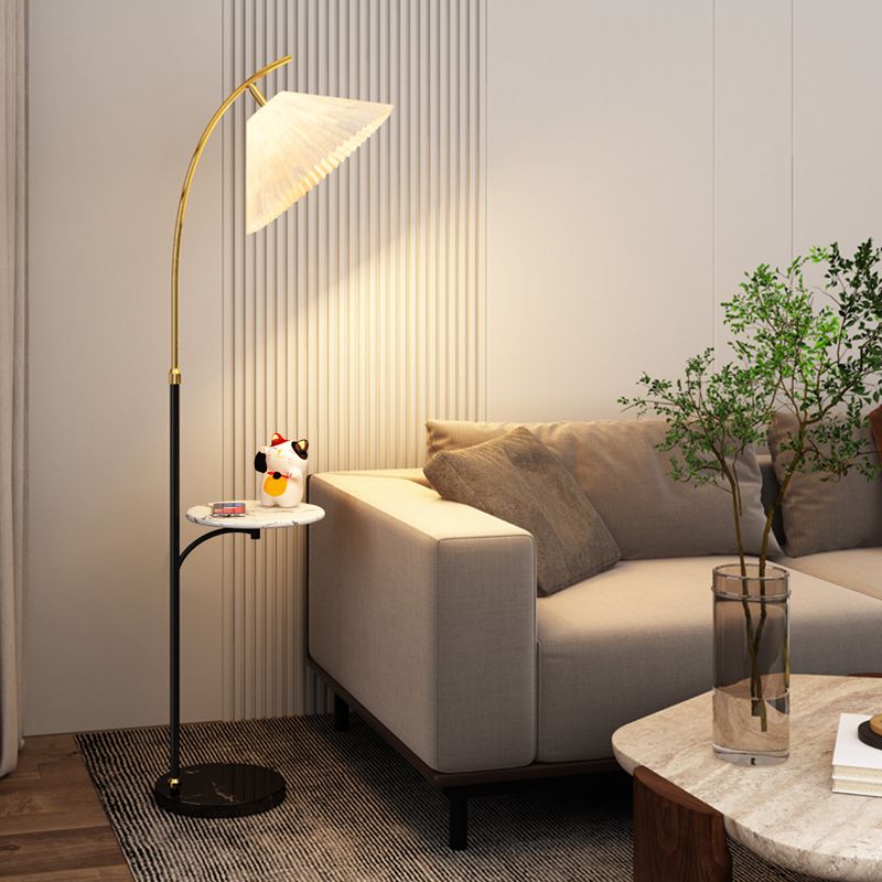 Muto Lampadaire Avec Table Parapluie Moderne LED Abat Jour Blanc Métal Tissu Chambre à Coucher/Salon - Neutralighting