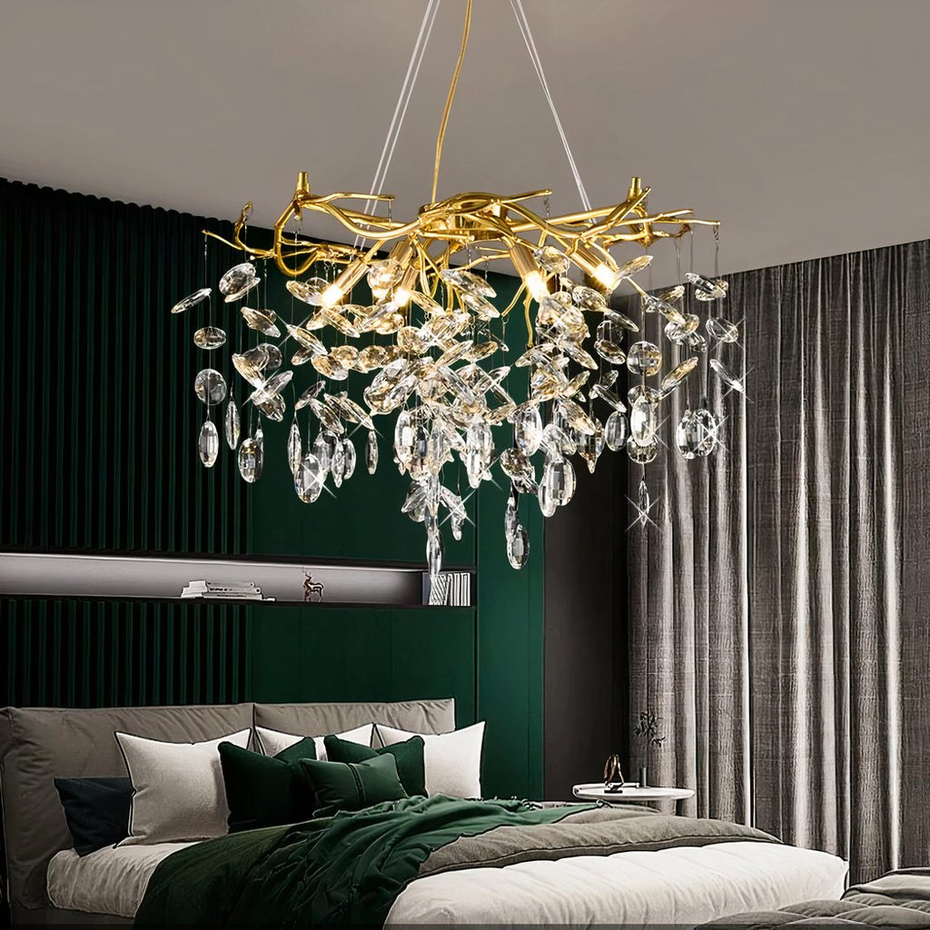 Lustre — Grand lustre moderne et majestueux à branches et pampilles en cristal