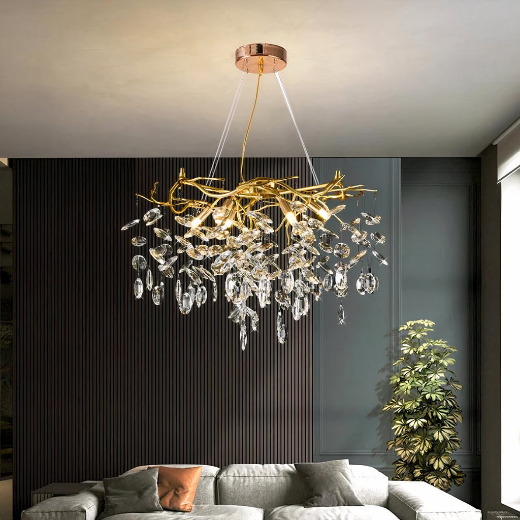 Lustre — Grand lustre moderne et majestueux à branches et pampilles en cristal