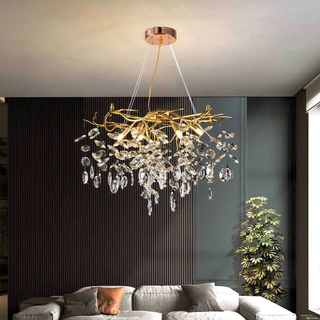 Lustre — Grand lustre moderne et majestueux à branches et pampilles en cristal
