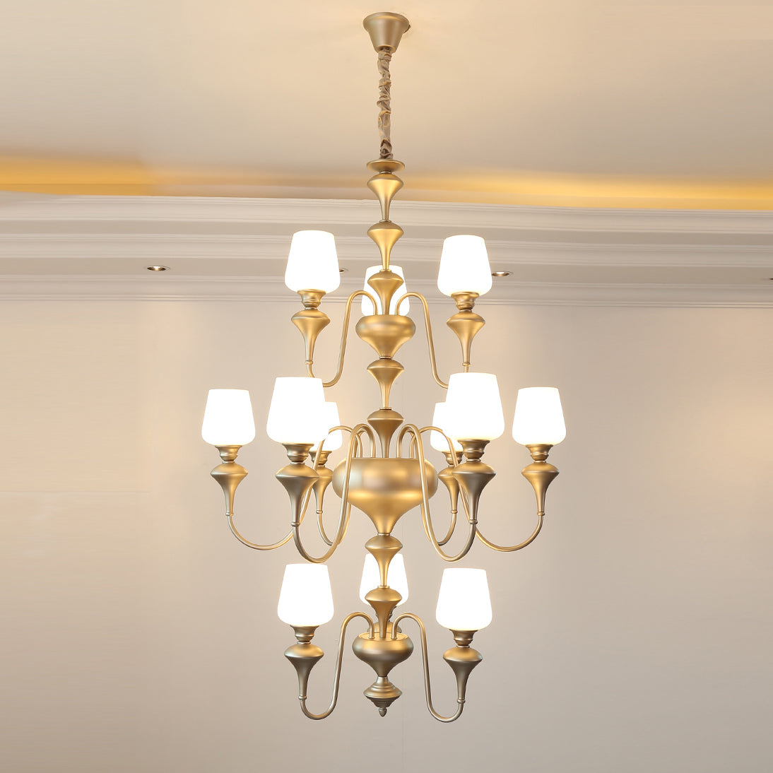 Abrahamson Lustre Traditionnel À Niveaux Abat-jour Laiton Verre - Neutralighting