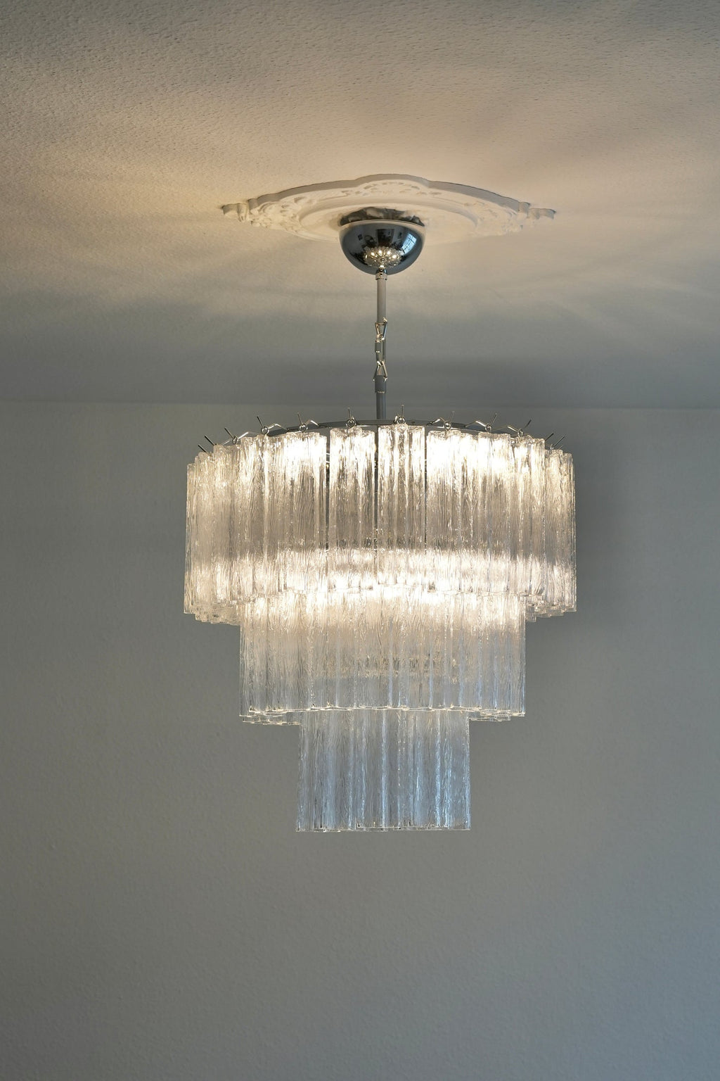 Aurora Chandelier Blanc Tubes Superposés - Neutralighting