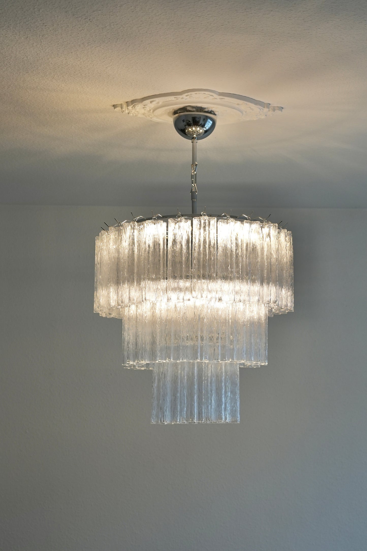 Aurora Chandelier Blanc Tubes Superposés - Neutralighting