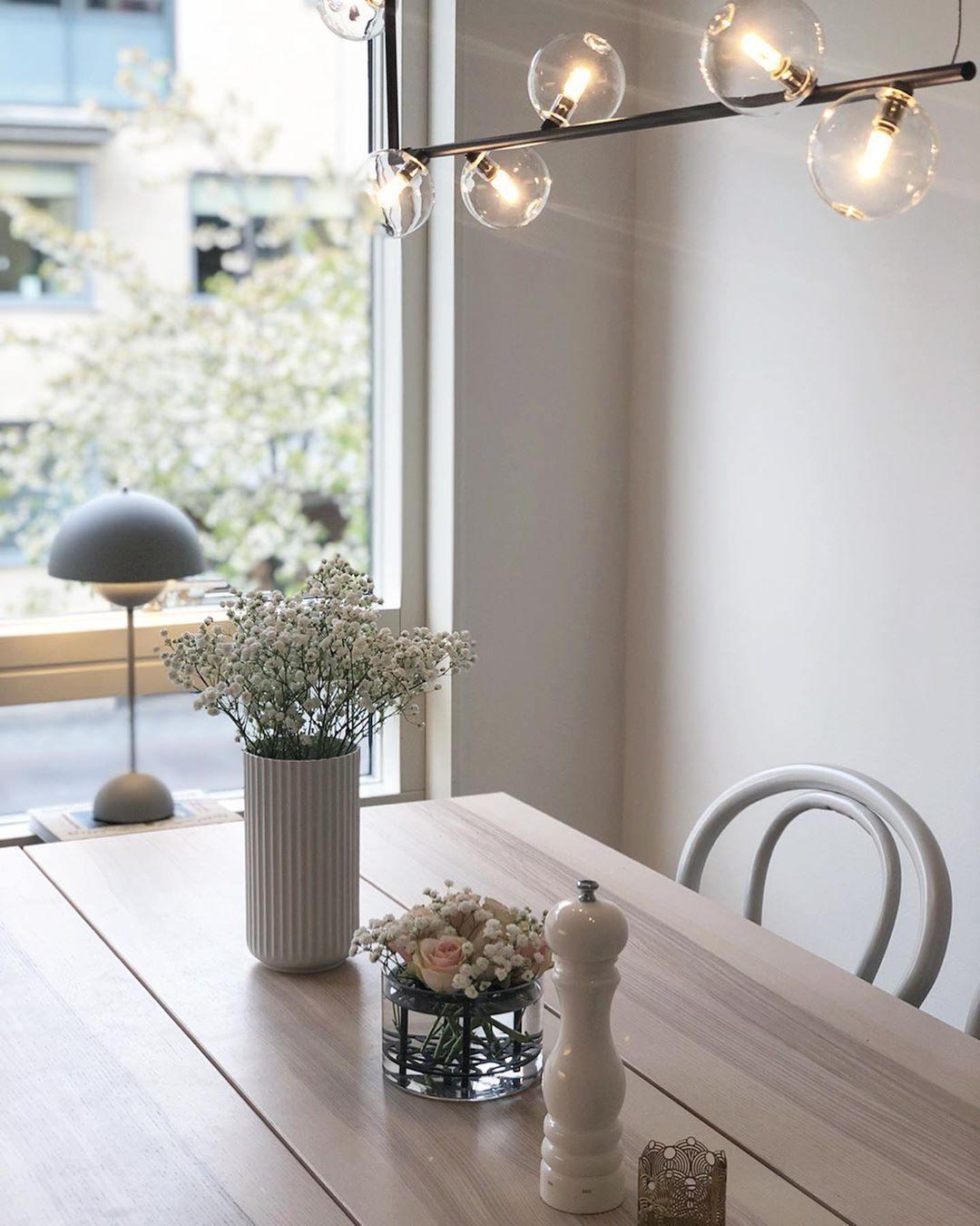 Lustra Chandelier en Verre avec Structure en Acier Noir Linéaire - Neutralighting