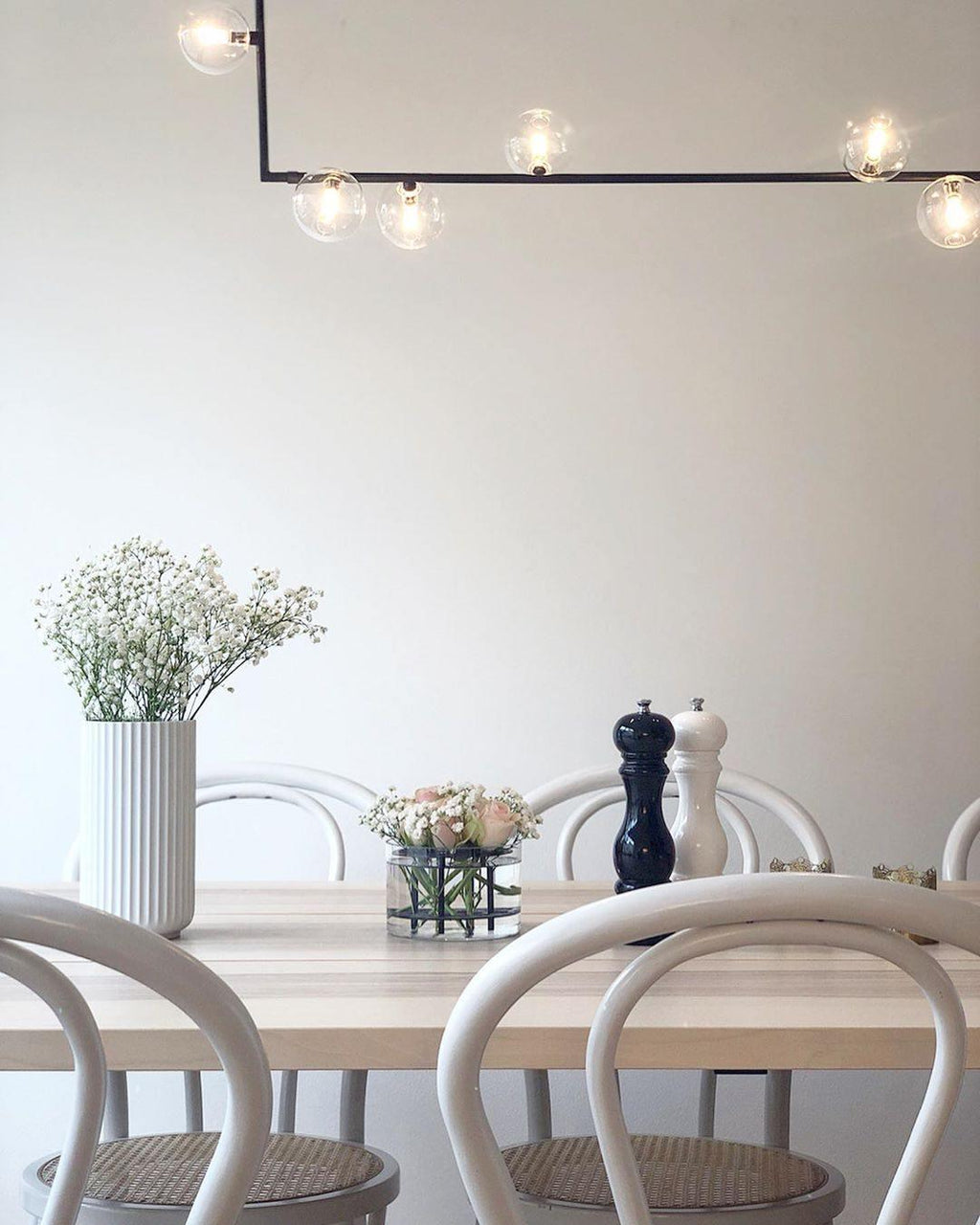 Lustra Chandelier en Verre avec Structure en Acier Noir Linéaire - Neutralighting