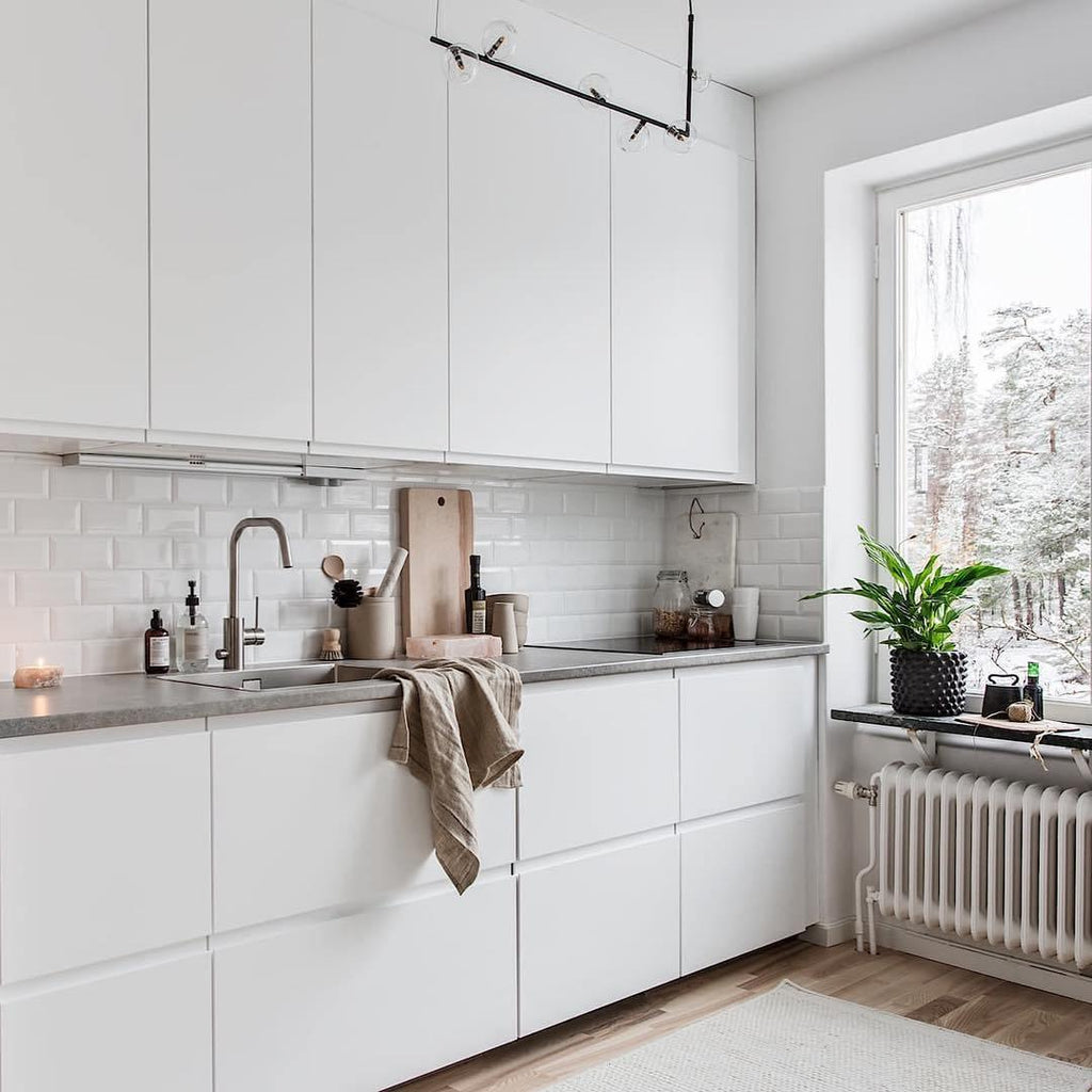 Lustra Chandelier en Verre avec Structure en Acier Noir Linéaire - Neutralighting