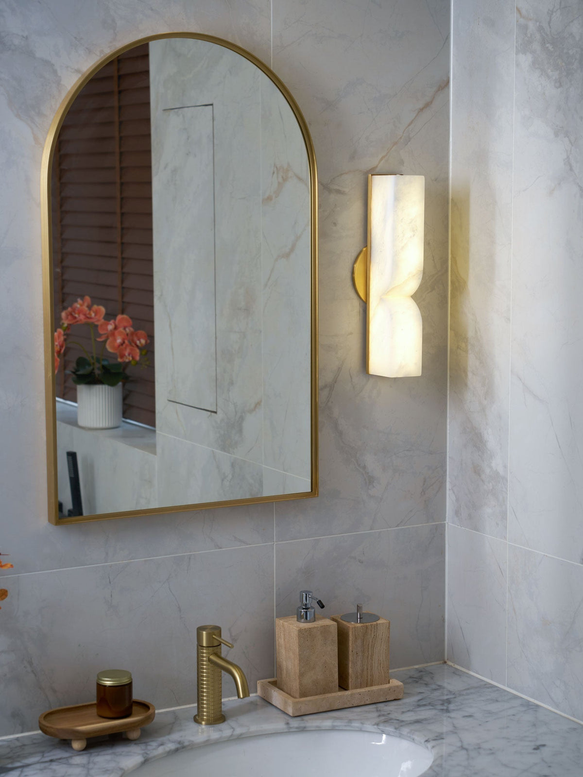 Imiraris Minimalist Alabaster Wall Light - Neutralighting