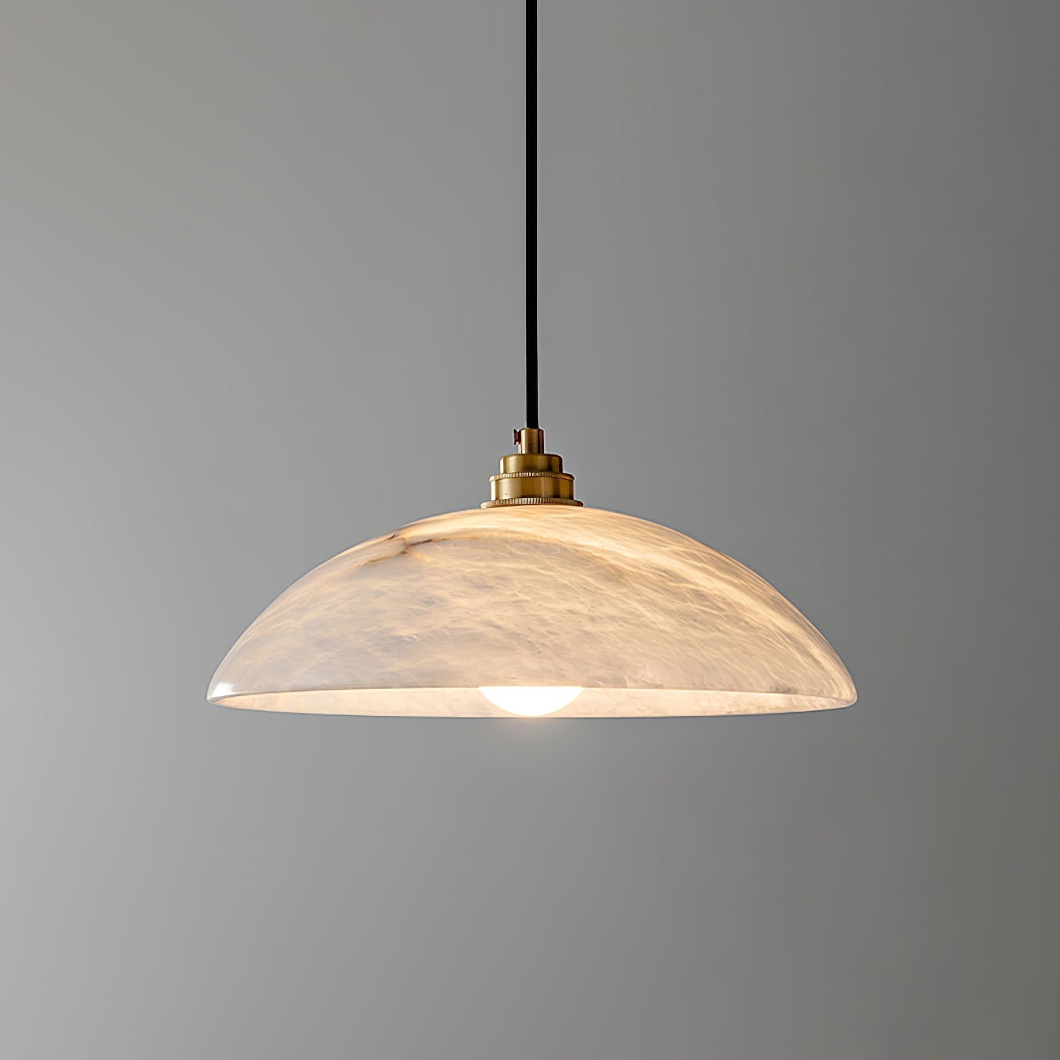 Delin Suspension Dôme en Albâtre & Laiton - Neutralighting