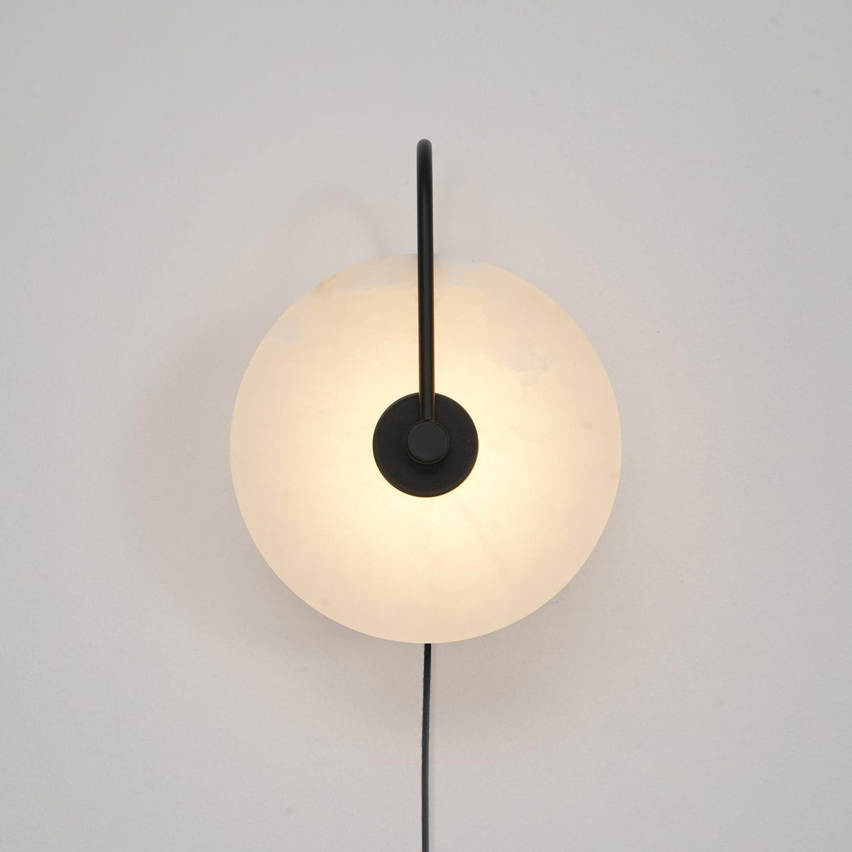 Ceraeyra Alabaster Globe Wall Light - Neutralighting