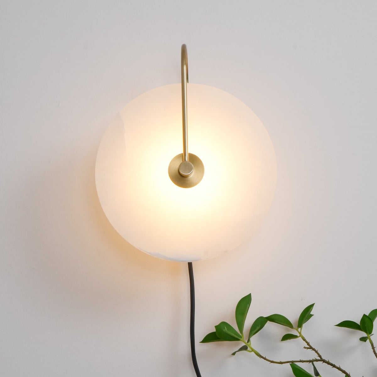Ceraeyra Alabaster Globe Wall Light - Neutralighting