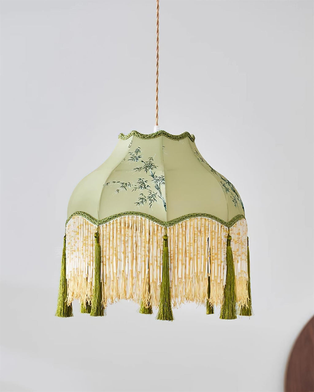 Angelika Suspension Lampe en Tissu Écaille Bambou Pompon - Neutralighting
