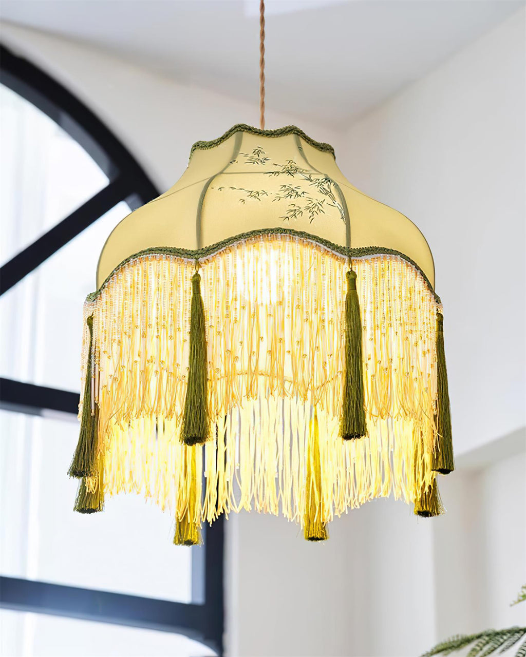 Angelika Suspension Lampe en Tissu Écaille Bambou Pompon - Neutralighting