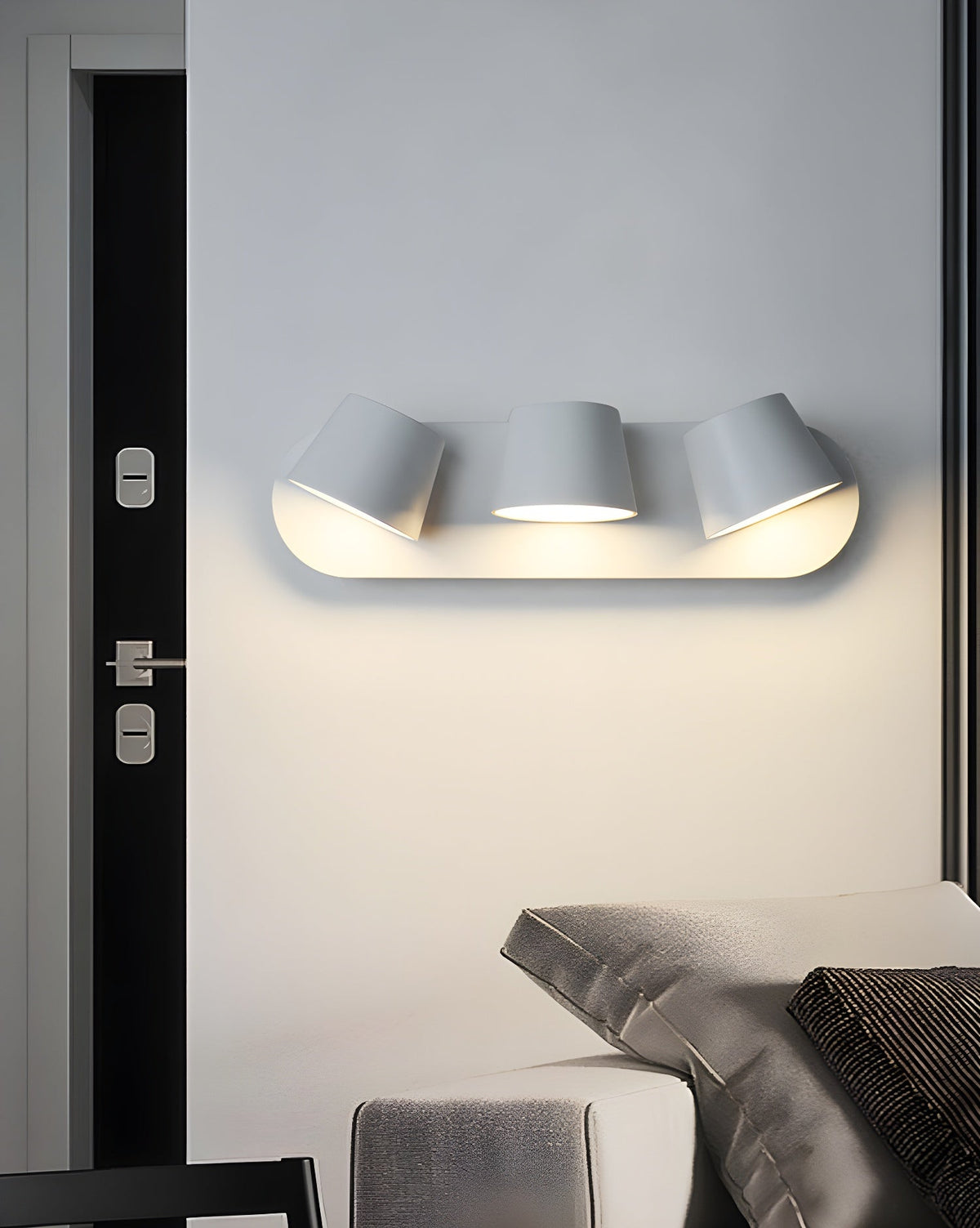 Aurlaeir Adjustable Plug-in Wall Lamp - Neutralighting