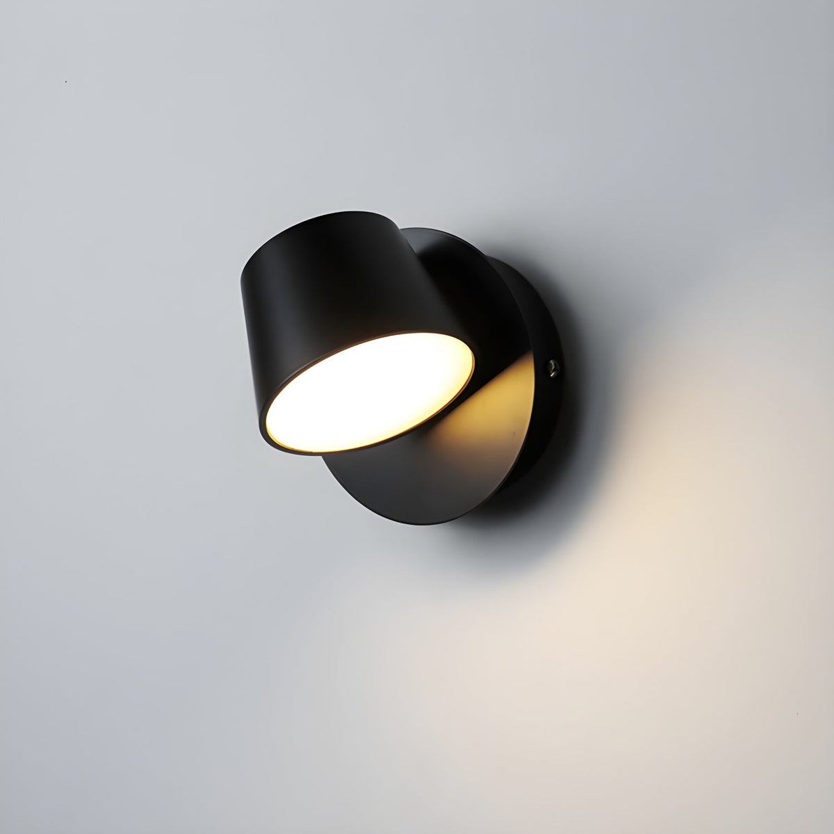 Aurlaeir Adjustable Plug-in Wall Lamp - Neutralighting