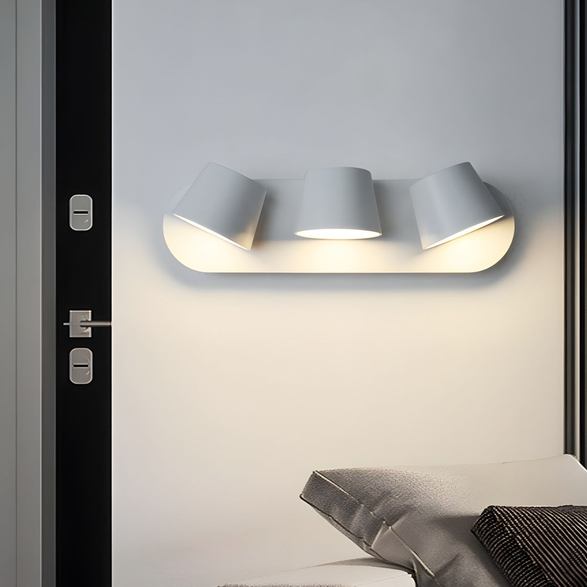 Aurlaeir Adjustable Plug-in Wall Lamp - Neutralighting