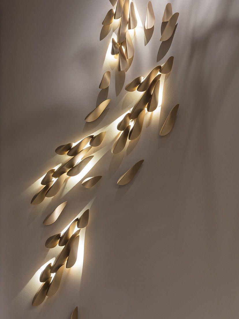 Avynis Applique Murale Abstraite Laiton - Neutralighting