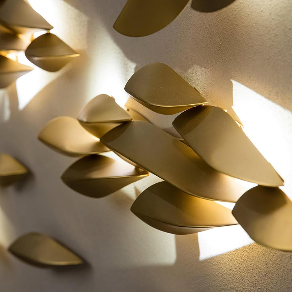 Avynis Applique Murale Abstraite Laiton - Neutralighting