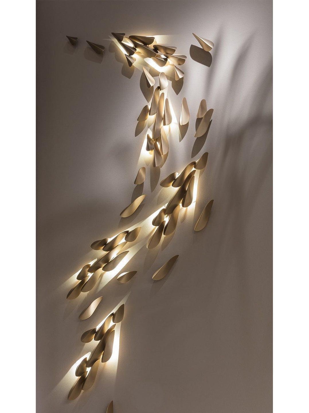 Avynis Applique Murale Abstraite Laiton - Neutralighting