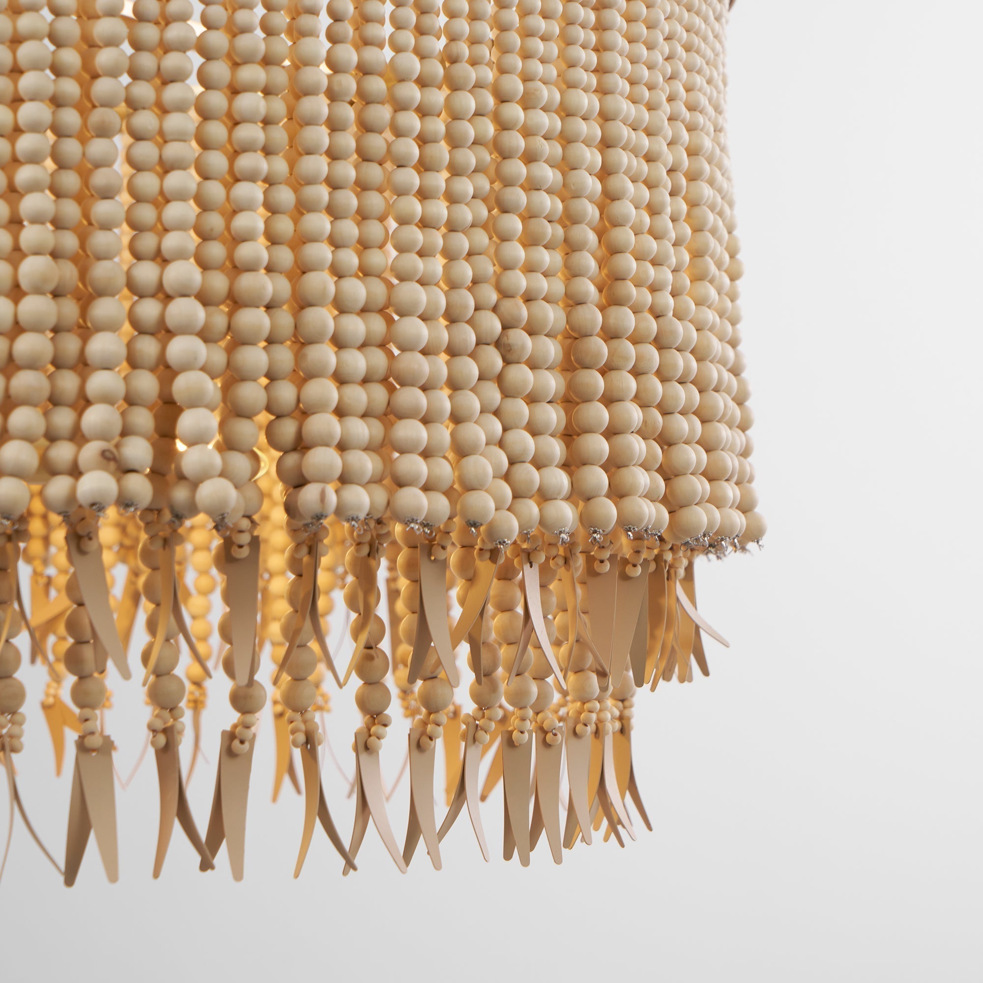 Odette Lustre en Bois et Perles de Noix de Coco - Neutralighting