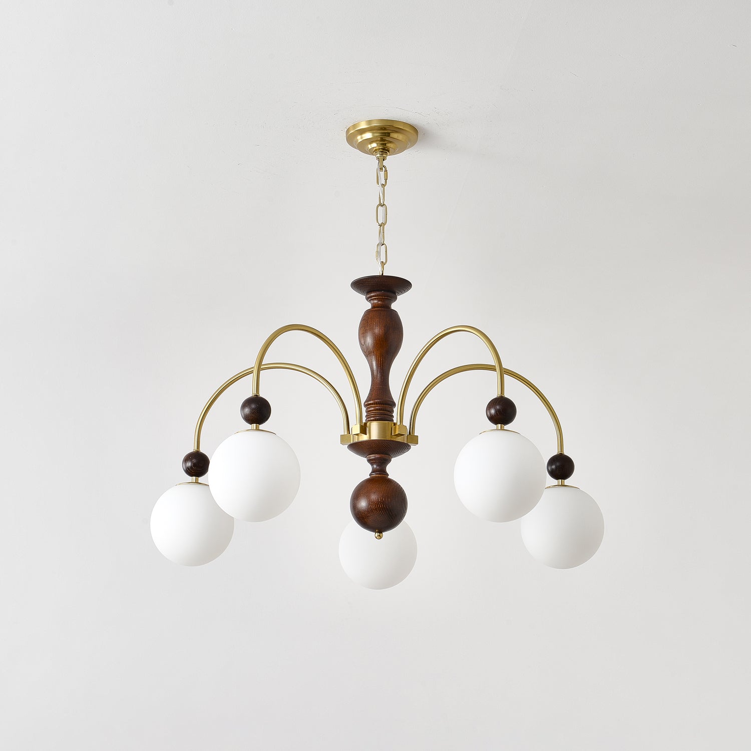 Lustra Suspension Lampe Globe en Noyer et Laiton Vintage - Neutralighting