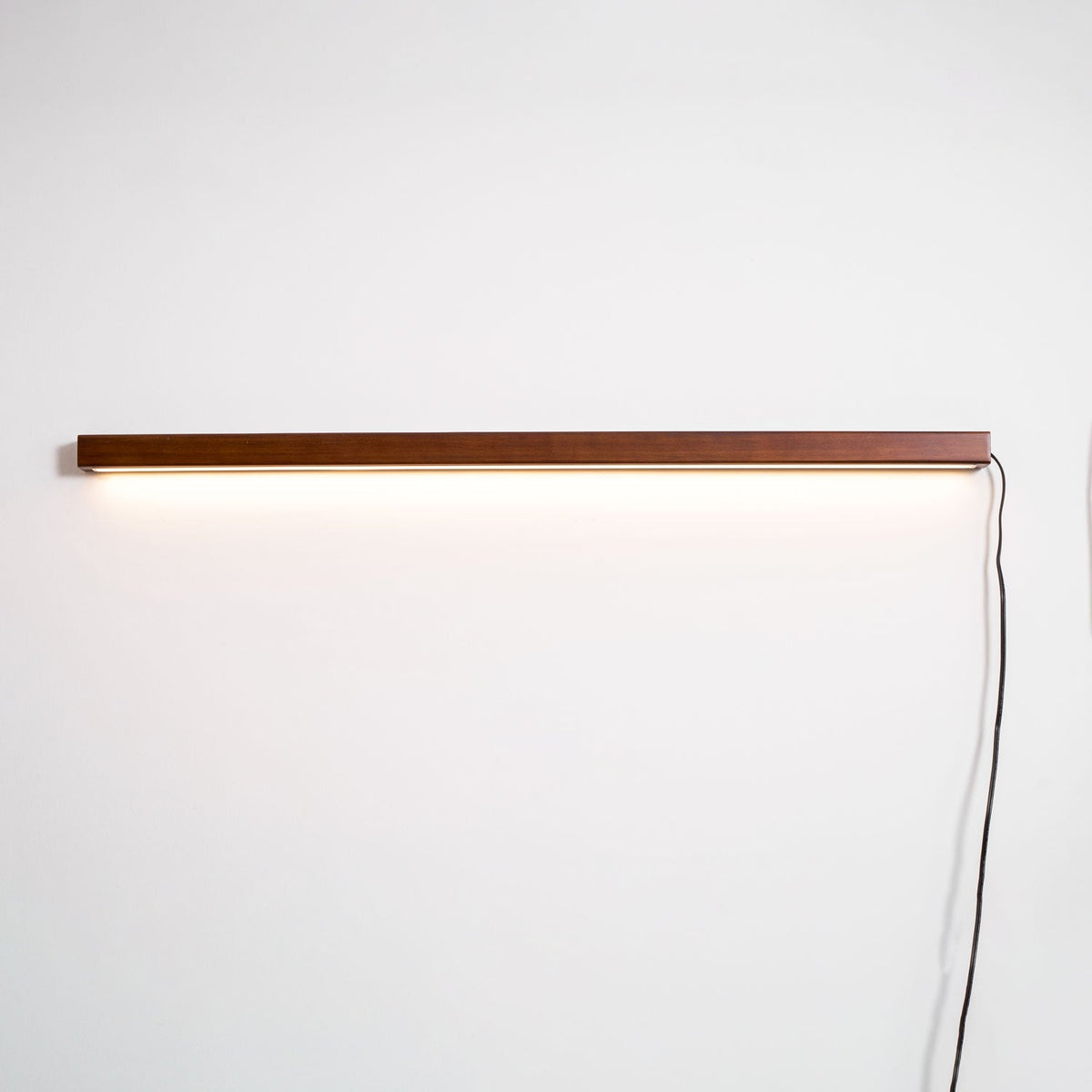 Lustra Wall Lamp Linear Wood Plug In - Neutralighting