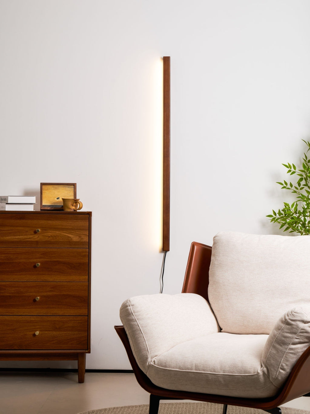 Lustra Wall Lamp Linear Wood Plug In - Neutralighting