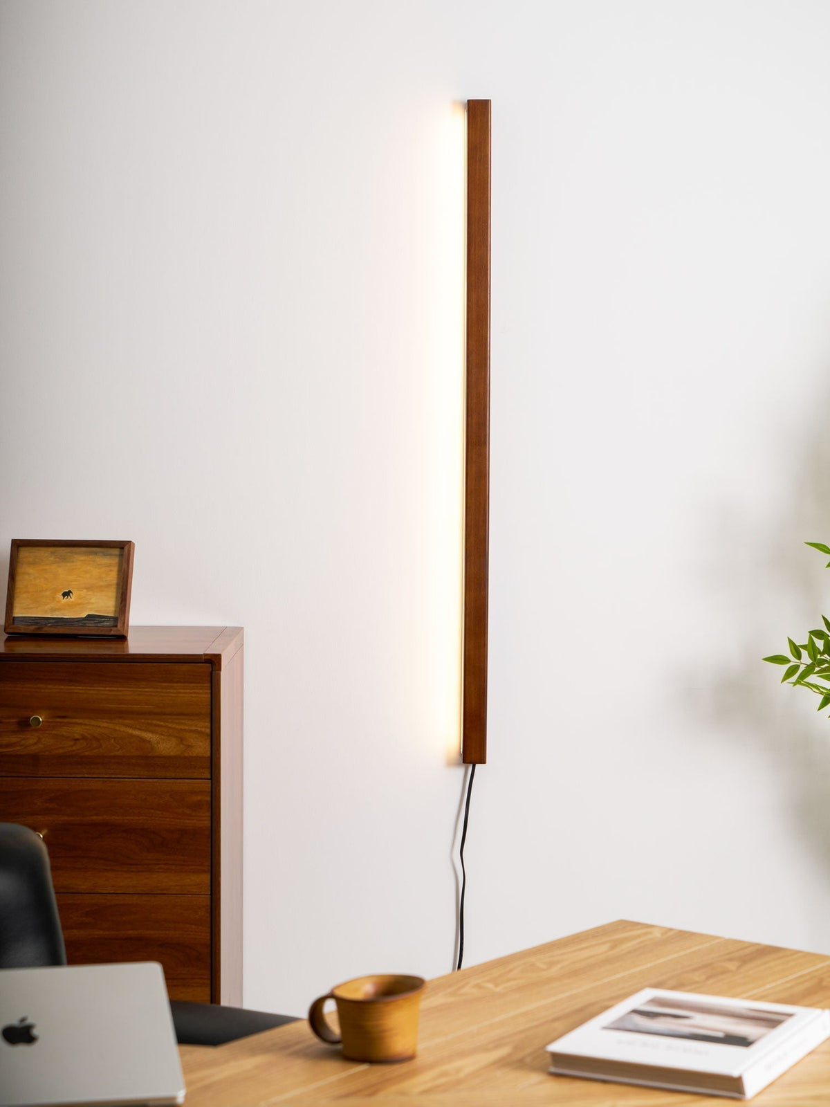 Lustra Wall Lamp Linear Wood Plug In - Neutralighting