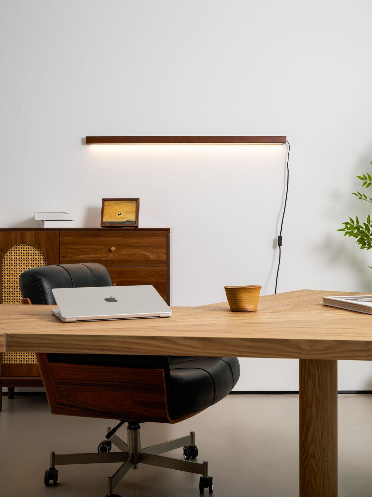 Lustra Wall Lamp Linear Wood Plug In - Neutralighting