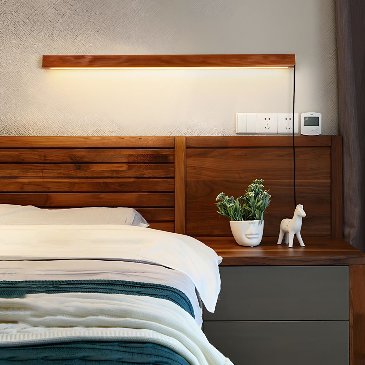 Lustra Wall Lamp Linear Wood Plug In - Neutralighting