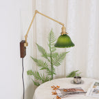 Vionde Applique murale réglable en laiton et verre vert - Neutralighting