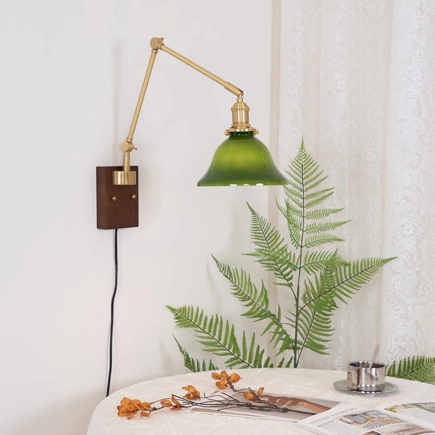 Vionde Applique murale réglable en laiton et verre vert - Neutralighting