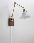 Vionde Applique murale réglable en laiton et verre vert - Neutralighting