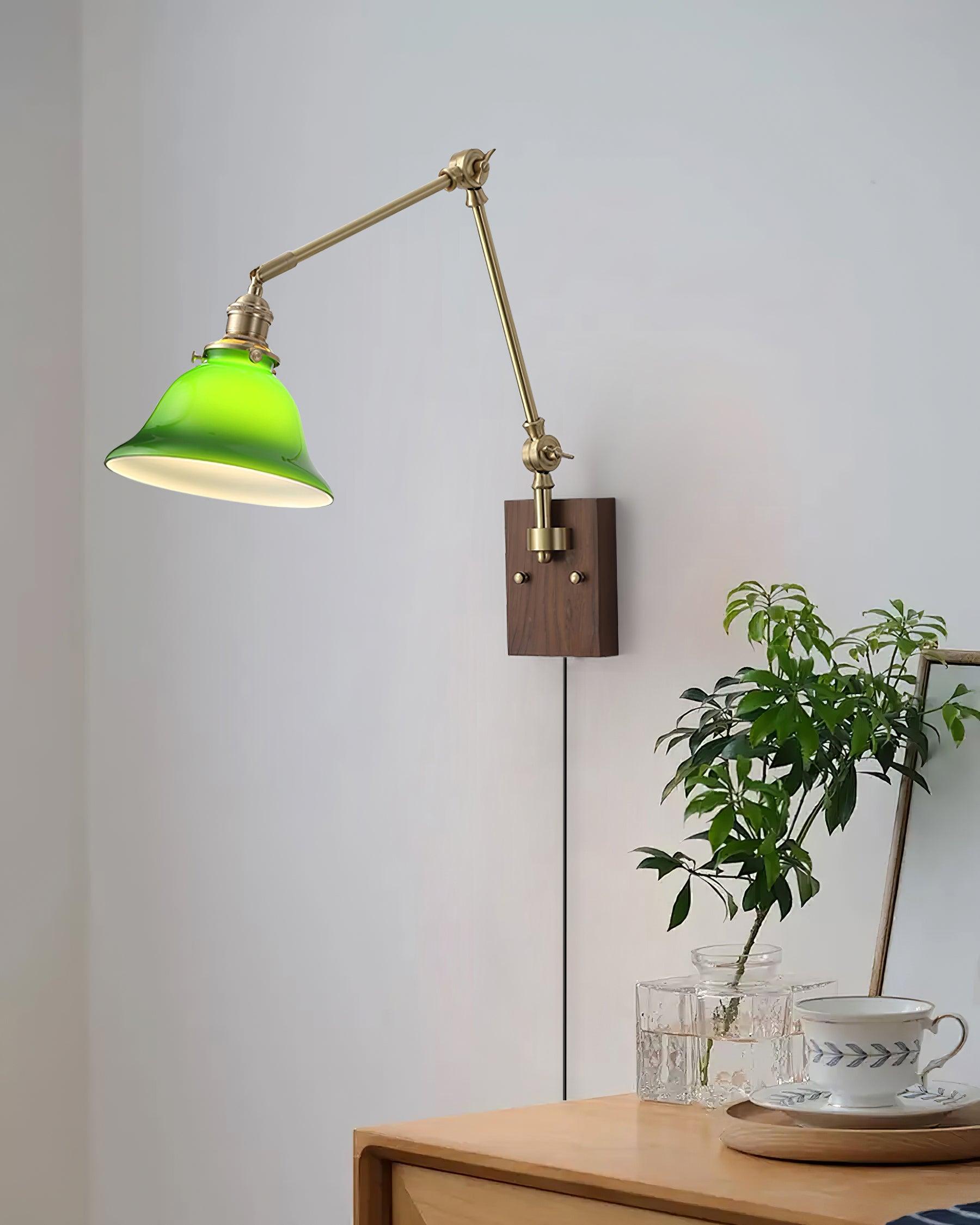 Vionde Applique murale réglable en laiton et verre vert - Neutralighting