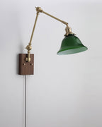 Vionde Applique murale réglable en laiton et verre vert - Neutralighting