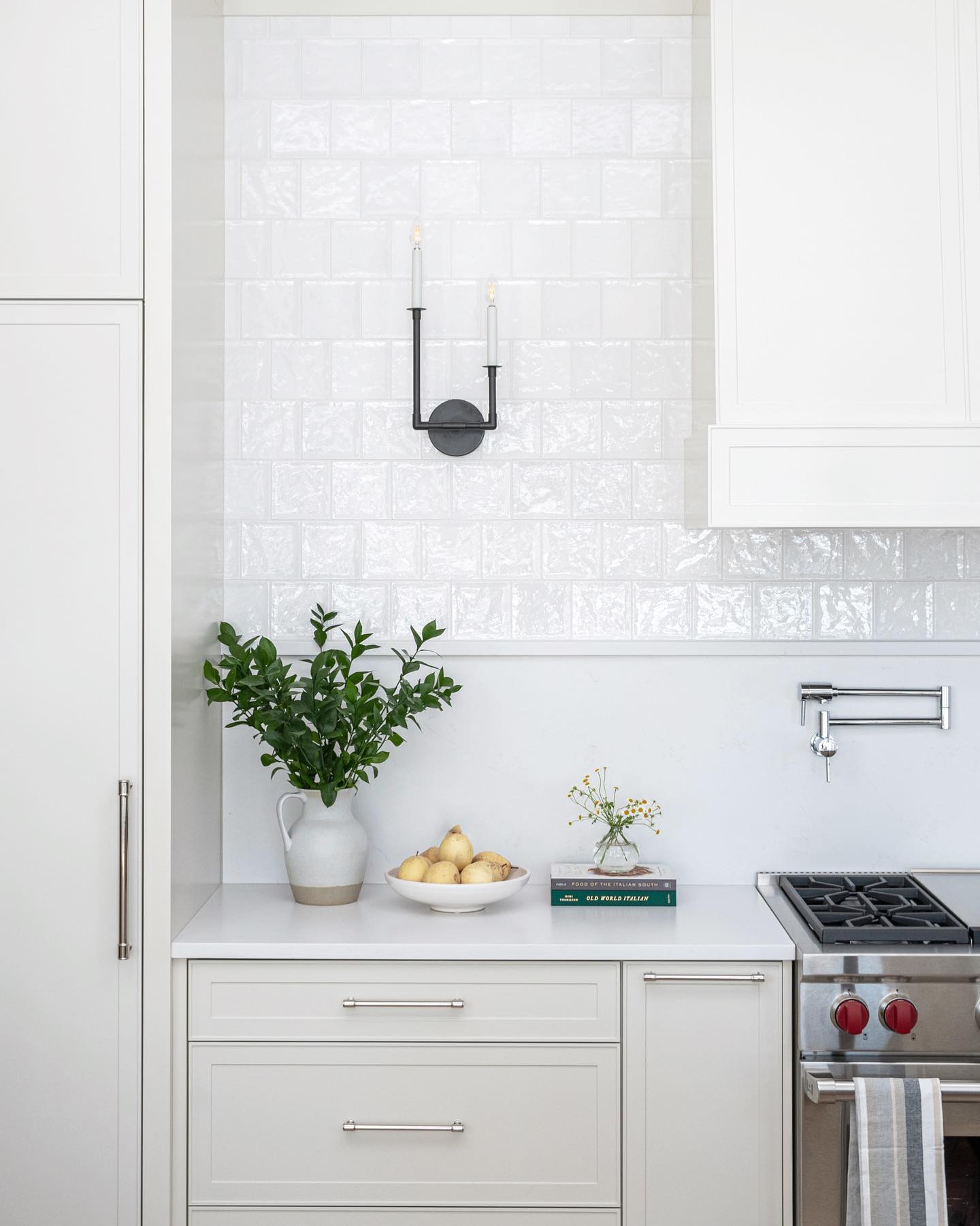 Alvuvyh Moderne Minimaliste Noir Métal Applique Murale - Neutralighting
