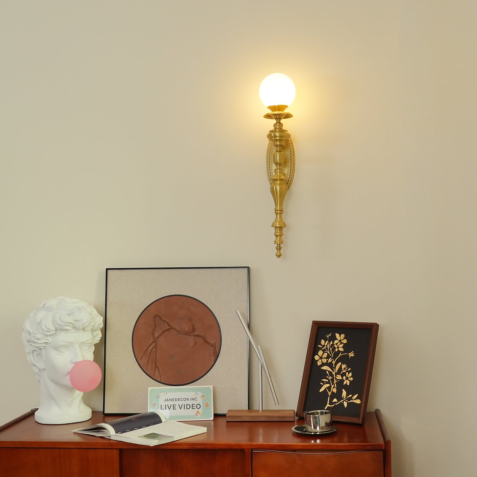 Nara Applique Murale Classique Élégante en Laiton - Neutralighting