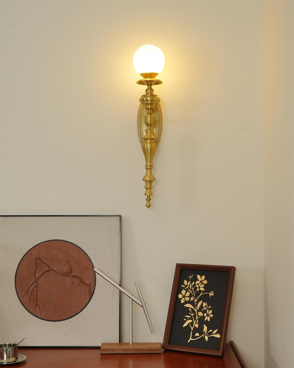 Nara Applique Murale Classique Élégante en Laiton - Neutralighting
