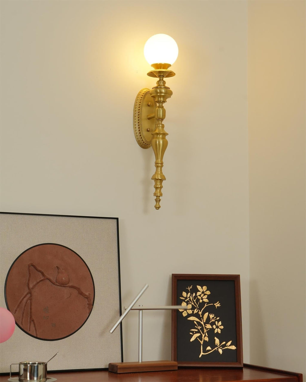 Nara Applique Murale Classique Élégante en Laiton - Neutralighting