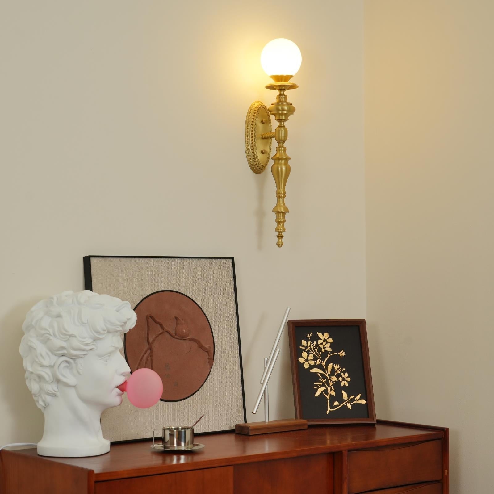 Nara Applique Murale Classique Élégante en Laiton - Neutralighting