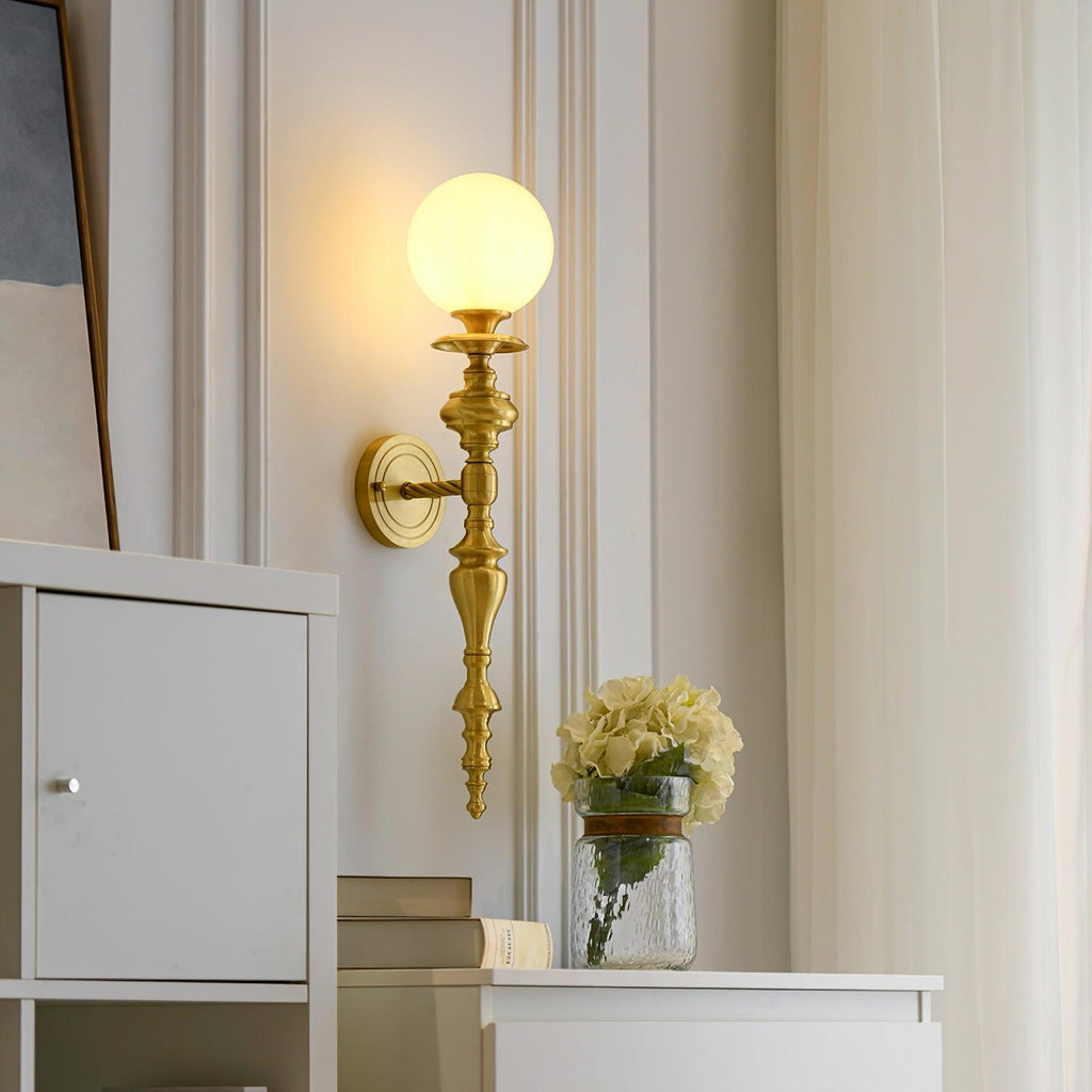Nara Applique Murale Classique Élégante en Laiton - Neutralighting