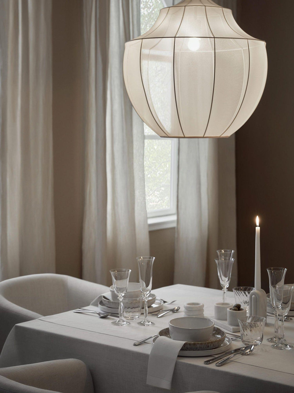 Eraeyra Lampe Suspension en Tissu Maille d'Élégance Premium - Neutralighting