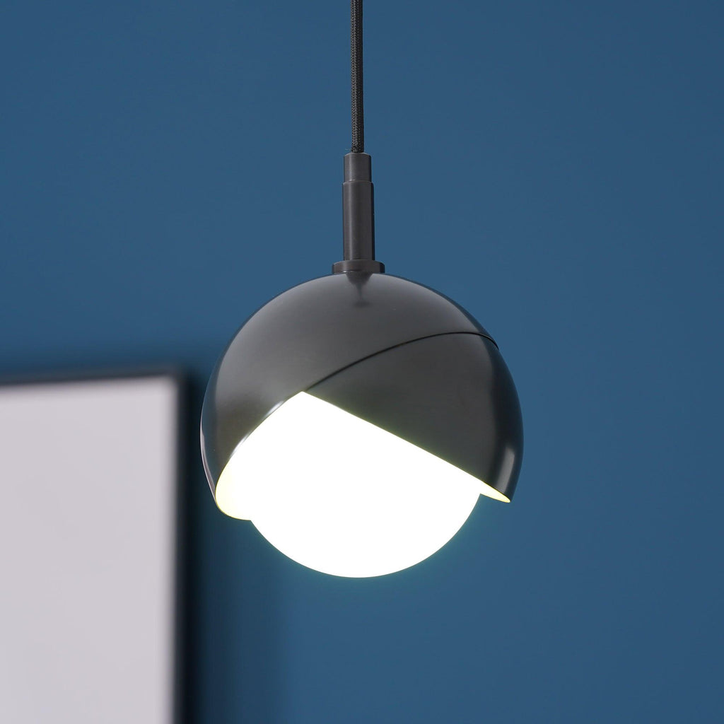 Solara Lampe Suspendue en Laiton Globe Opale Emboîté Moderne - Neutralighting