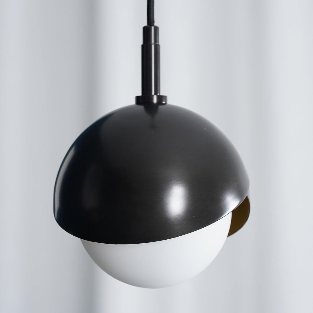 Solara Lampe Suspendue en Laiton Globe Opale Emboîté Moderne - Neutralighting