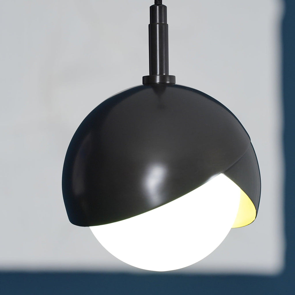 Solara Lampe Suspendue en Laiton Globe Opale Emboîté Moderne - Neutralighting