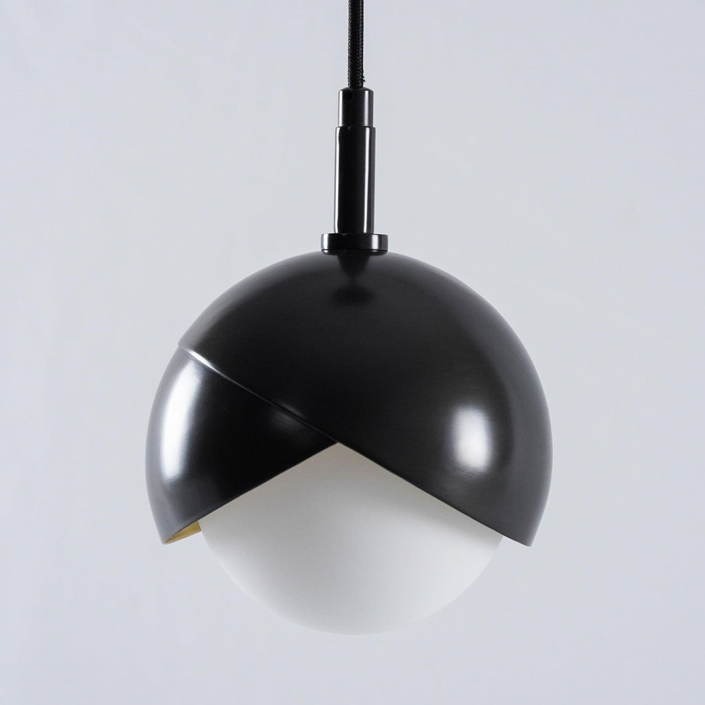 Solara Lampe Suspendue en Laiton Globe Opale Emboîté Moderne - Neutralighting