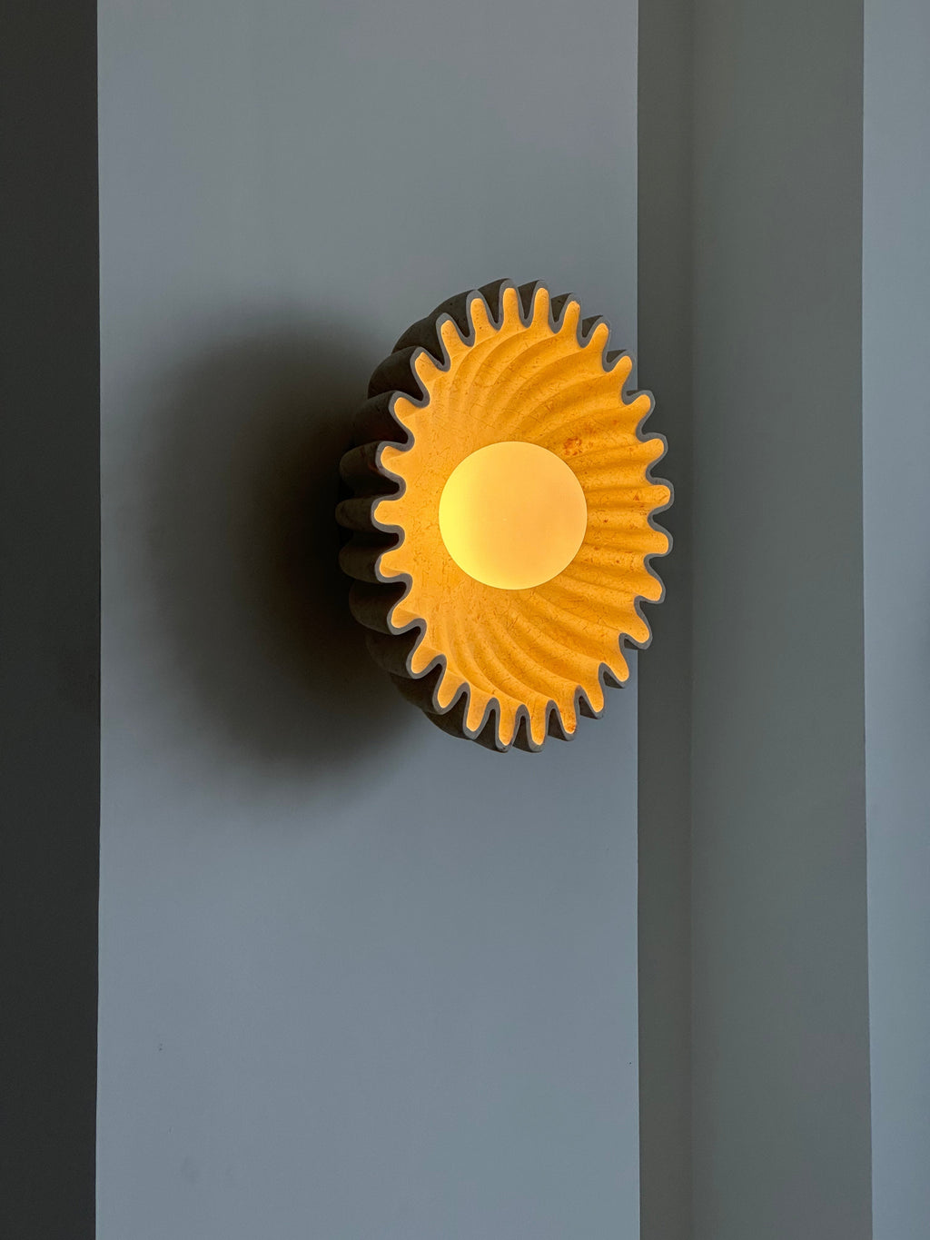 Applique Murale Céramique Verre Blanc Noir Beige Sculptural - Neutralighting