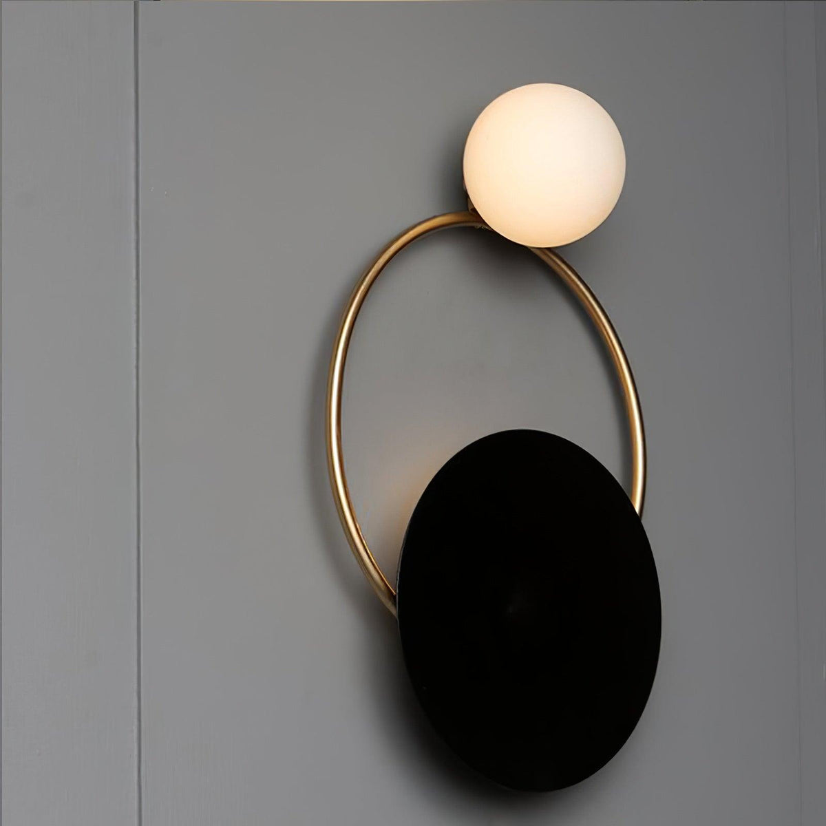 Arisha Applique Murale LED Moderne à Triple Anneau, Métal/Verre, Noir/Or, Chambre à Coucher - Neutralighting