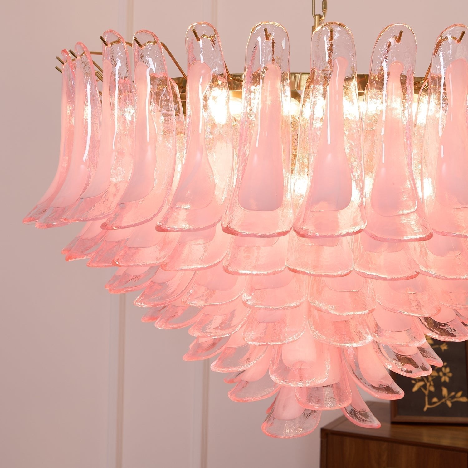 Aurora Chandelier en Verre Rose Pâle Élégant - Neutralighting
